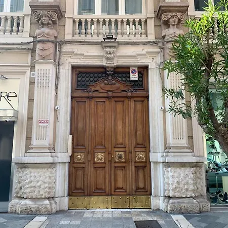 Artist Loft House לינה וארוחת בוקר 4*